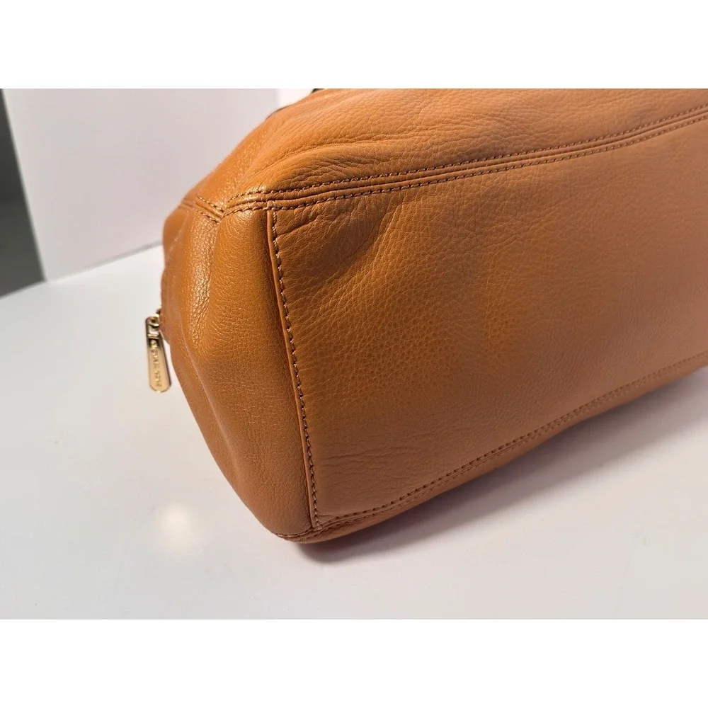 Michael Kors leather shoulder bag with 3 main sections 4 slip, 2 zip pockets EUC